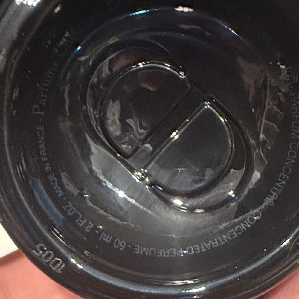 Dior Sauvage Elixir - Sleek Black Design - Picture 2 of 2